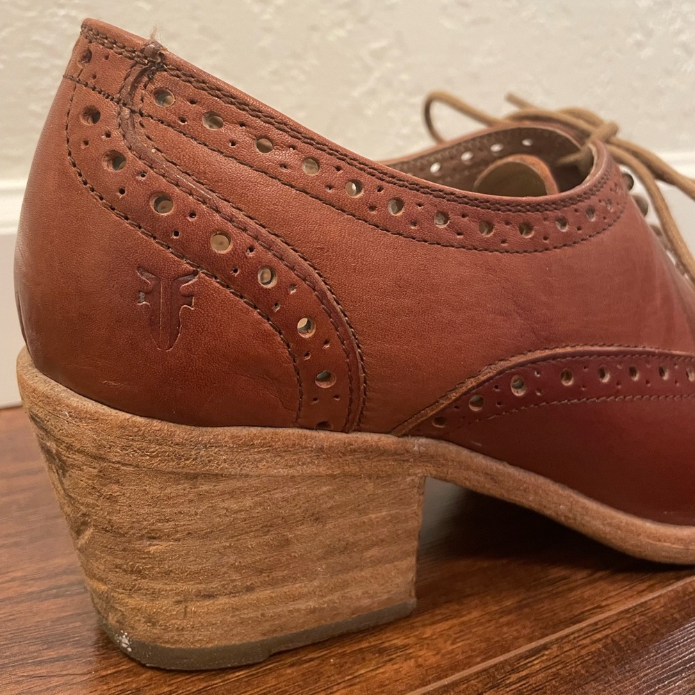 Frye Brown Leather Wingtip Lace-Up Heeled Oxfords - Picture 3 of 8